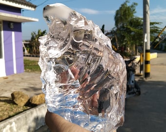 1,6 kgs of rough Andara crystal monatomic clear white