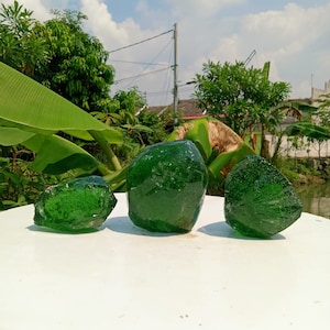 1388 gr 3 pz di Andara Crystal Green grezzo con Bolle All&#39;interno Monatomic
