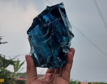 1186グラムの原石アンダラクリスタル、ダークブルーモチーフ、モノ