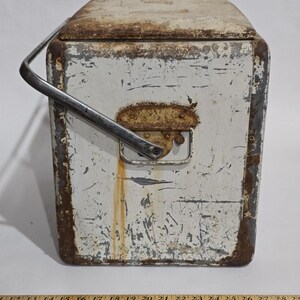 Vintage 1950’s 7up Metal Cooler White Progressive Refrigerator Co Needs Repair. image 3