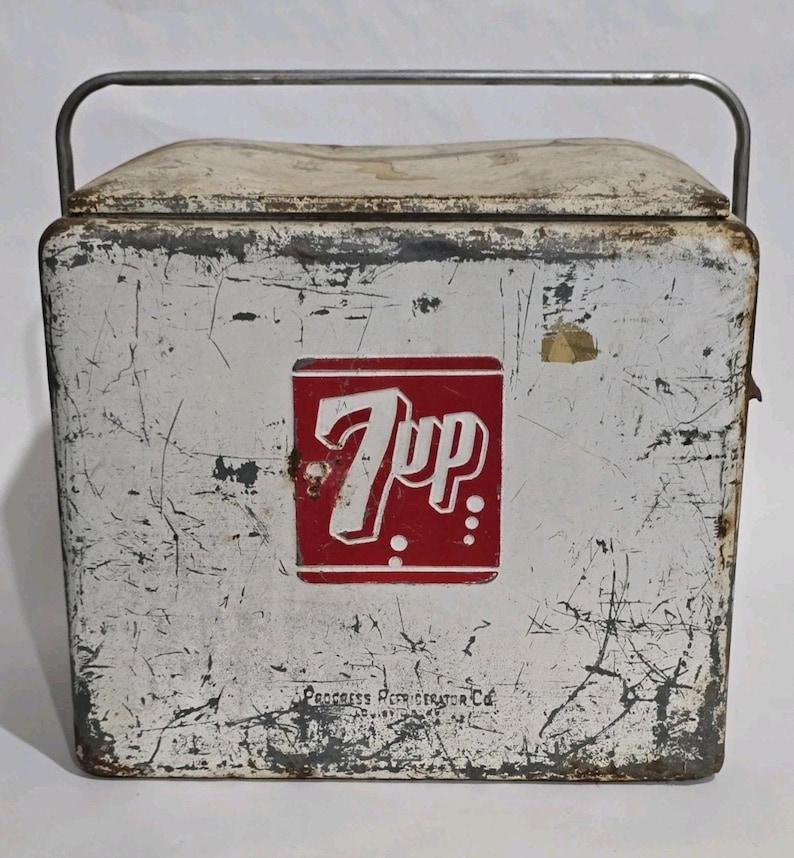 Vintage 1950’s 7up Metal Cooler White Progressive Refrigerator Co Needs Repair. image 1