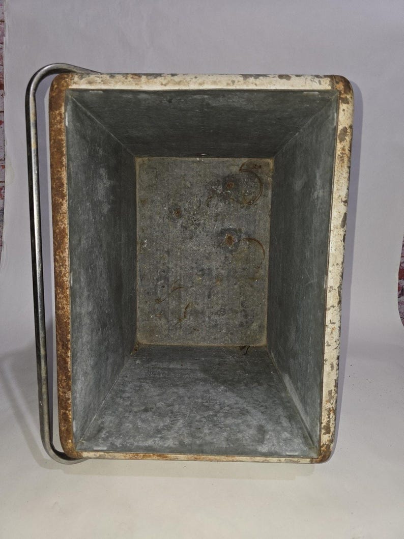 Vintage 1950’s 7up Metal Cooler White Progressive Refrigerator Co Needs Repair. image 6