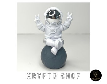 Crypto Astronaut como coleccionista de figura de acción de astronauta en miniatura para decoración