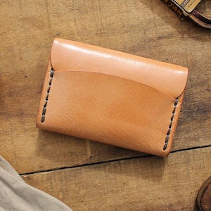 Cartera estilo monedero de cuero con apertura de solapa / Cuero de grano completo hecho a mano / The Huey