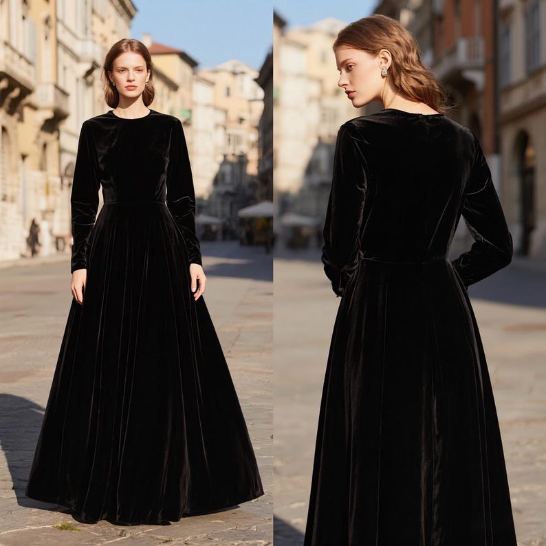 Puede incluir: Un vestido largo de terciopelo negro con mangas largas y falda hasta el suelo. El vestido tiene un dise&ntilde;o sencillo y elegante, ideal para eventos formales. La modelo se encuentra en un entorno exterior, mostrando la silueta fluida del vestido.