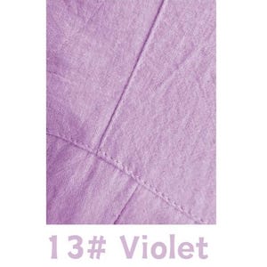 Pode incluir: Uma amostra de tecido na cor violeta com uma textura tecida vis&iacute;vel e uma costura reta que percorre verticalmente o centro. Abaixo do tecido, o texto 13# Violet est&aacute; impresso em uma cor roxa clara correspondente.