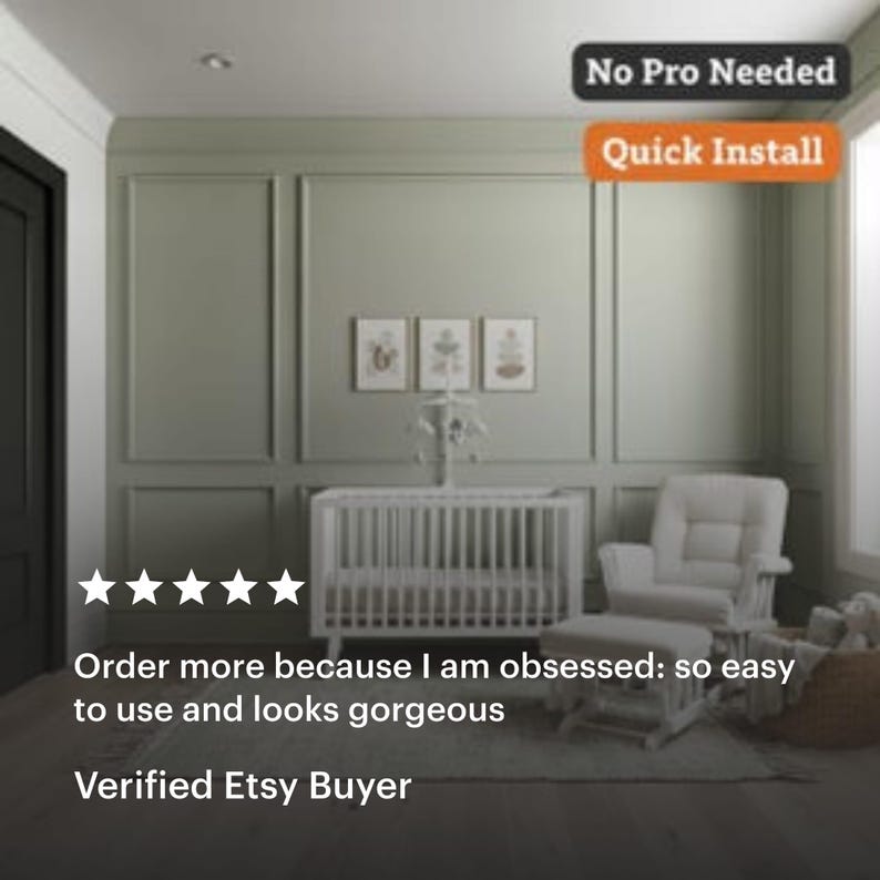 Op de afbeelding: Een babykamer met een witte wieg, een schommelstoel en drie ingelijste foto's aan de muur. De muren zijn lichtgroen geschilderd. De tekst "No Pro Needed" en "Quick Install" zijn zichtbaar.