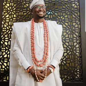 Agbada, Agbada für Männer, weiße Agbada, Robe Afrika, traditioneller Hochzeitsanzug, afrikanischer Hochzeitsanzug, Senatorenkleidung, Dashiki, Herrenanzug
