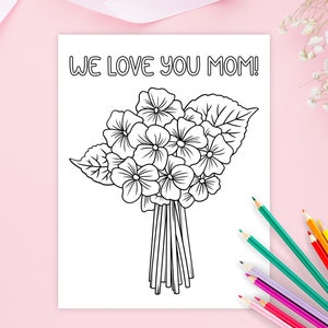Puede incluir: Una p&aacute;gina para colorear imprimible en blanco y negro con un ramo de flores y el texto "WE LOVE YOU MOM!" en la parte superior.