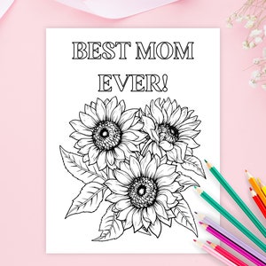 Puede incluir: Una p&aacute;gina para colorear en blanco y negro con tres girasoles y el texto "BEST MOM EVER!" impreso sobre las flores.