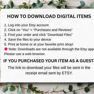 K&ouml;nnte beinhalten: Wei&szlig;es rechteckiges Schild mit Anweisungen zum Herunterladen digitaler Artikel von Etsy. Der Text erkl&auml;rt die Download-Schritte und die Verwendung eines Webbrowsers, umgeben von gr&uuml;nem Laub.