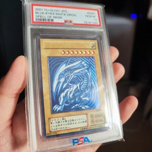 Replica PSA 10 del Drago Bianco Occhi Blu – Carta iconica di Yu-Gi-Oh! da esposizione!
