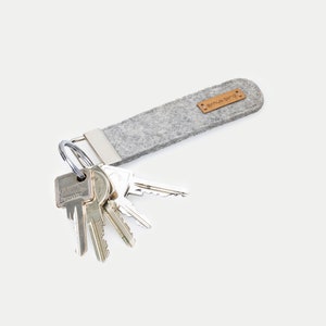 Felt keychain | light grey