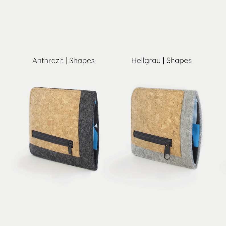 Puede incluir: Dos carteras de corcho y fieltro, una en gris oscuro y otra en gris claro, con cierre de cremallera y el texto "Anthrazit | Shapes" y "Hellgrau | Shapes" encima de cada una.