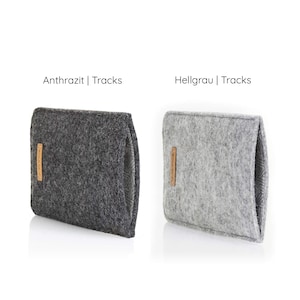 May include: Two felt pouches, one dark gray and one light gray, with the text "Anthrazit | Tracks" and "Hellgrau | Tracks" printed above each pouch.