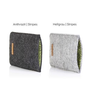 May include: Two felt pouches with a green and white striped lining. The pouch on the left is dark gray and says "Anthrazit | Stripes". The pouch on the right is light gray and says "Hellgrau | Stripes".