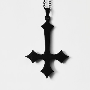 Nickelfreier Schwarz Edelstahlanhänger 'Gothic Kreuz' – Eleganter Unisex Schmuck, Perfekt für jeden Anlass
