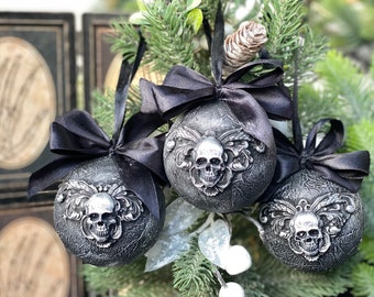 Set of 3 x  Victorian black and silver balls with skull, baubles, pendants 8 cm , gothic , Halloween  , Christmas tree ornaments