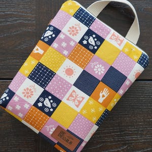 Pochette de livre | Fait main | Cartable | Protège-livres rembourré | Pochette pour carnet de patchs | Couverture du livre | Protège-livre | Pochette de livre broché | Poignée