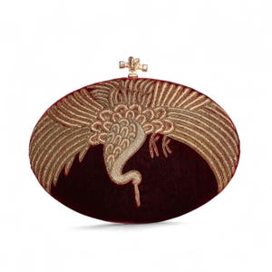 Ovale Clutch-Tasche mit Swan-Handstickerei über Samtbasis, indische ethnische Clutch-Tasche (erhältlich in blau und kastanienbrauner roter Farbe)
