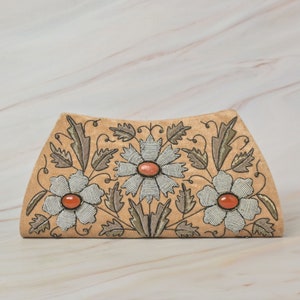 Handgefertigte antike Beige Handtasche mit eingelegtem Jaspis und Karneol, blumige Designer-Handtasche, luxuriöse bestickte Tasche, vegane Geldbörse