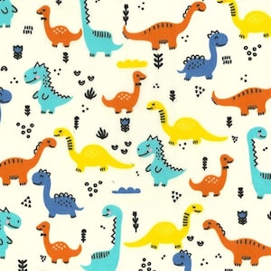 Pode incluir: Um fundo branco com um padr&atilde;o repetido de dinossauros coloridos. Os dinossauros est&atilde;o em v&aacute;rias poses e cores, incluindo azul, amarelo, laranja e verde.