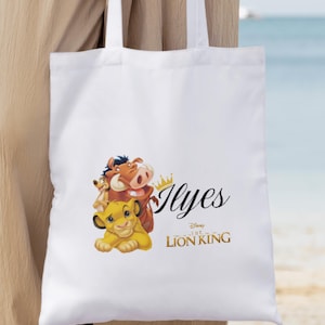 Anpassbare Baumwoll-Tragetasche mit Vornamen und Simba, Timon und Pumbaa aus Disneys König der Löwen | Cabas-Leinentasche | Einkaufstasche | Digital