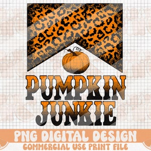 Könnte beinhalten: Ein digitales Design mit einem Kürbis auf einem Leopardenmuster-Hintergrund und dem Text "Pumpkin Junkie".
