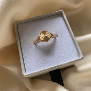 Alectrona Sunburst Signet Ring, Gold Sun Ring, Mother's Day Gift, Gift For Her, Dainty Ring image 3