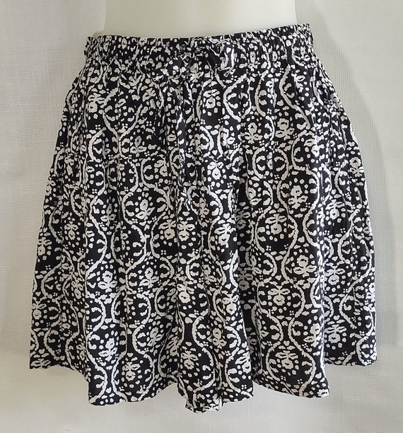 Vintage 90s/2000s Black and White Floral Tribal P… - image 1