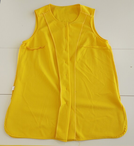 Vintage ~ 60s/70s ~ Yellow ~ Sleeveless ~ Button … - image 8