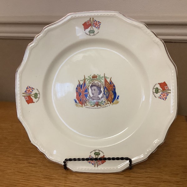 Vintage Queen Elizabeth Coronation Plate, by Alfred Meakin, 1950s, H.M. Queen Elizabeth II, Made in England, Excellent vintage condition