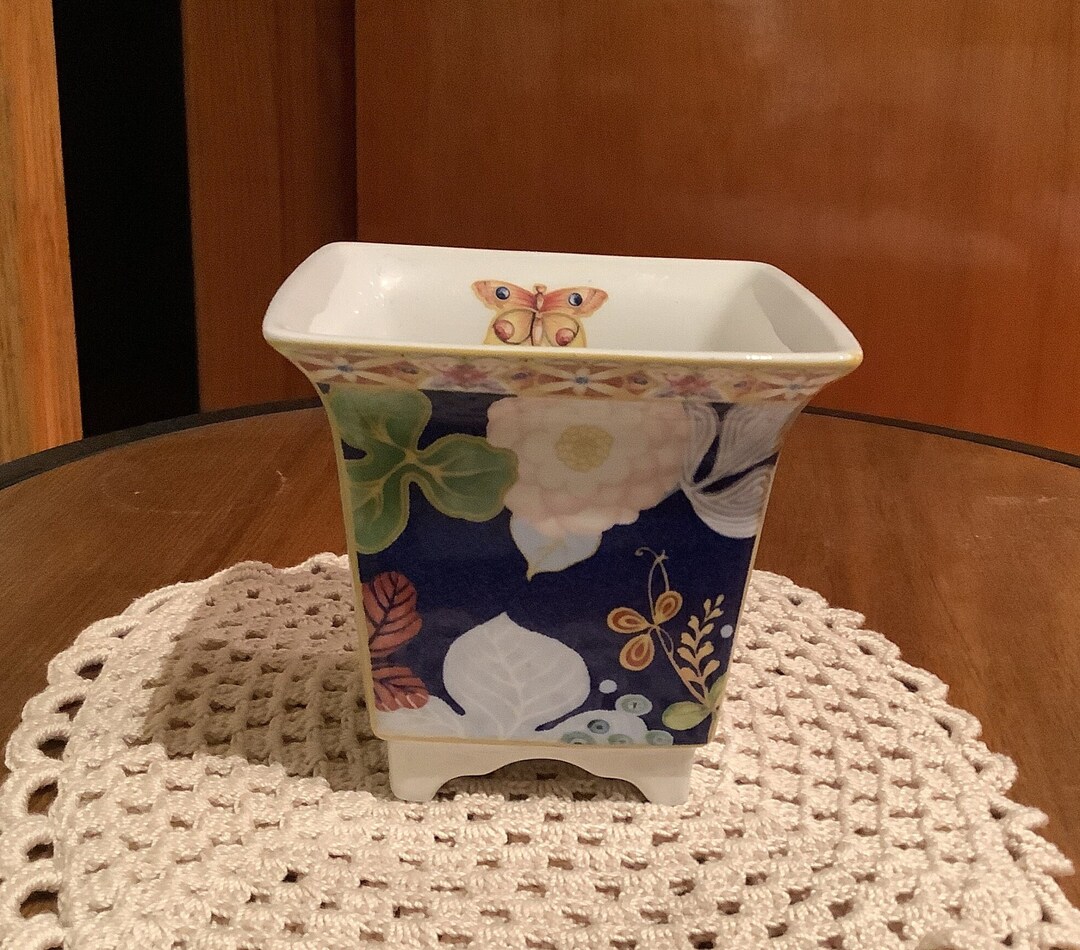 Spode, Vintage Footed Vase or Jardiniere, Pattern Java F1994, Fine