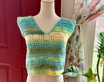 Spring Vibes Sweater Vest + Woman's Small = Cozy Fashion