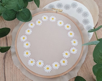 Couronne de marguerites Stick & Stitch 19 cm, motif de broderie marguerite, broderie moderne Stick and Stitch / S114