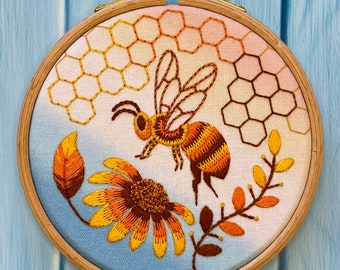 蜂の刺繍パターン - ハニカムハート、DIY縫製（デジタルPDF） - Etsy 日本