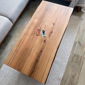 With a matte finish, the service life and scratch resistance of the coffee table are increased.