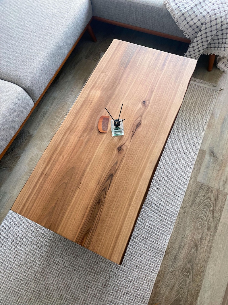 With a matte finish, the service life and scratch resistance of the coffee table are increased.