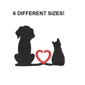 Op de afbeelding: Geborduurde zwarte silhouetten van een hond en een kat, verbonden door een rood hart. De tekst "6 DIFFERENT SIZES!" staat boven de afbeelding. Het ontwerp symboliseert liefde en vriendschap tussen de dieren.