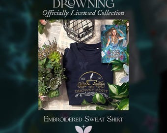 Felpa girocollo ricamata The Drowsy Poet da A Study in Drowning di Ava Reid (con licenza ufficiale)