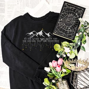 Velaris To the Stars Quote geborduurd sweatshirt - A Court of Thorns and Roses, officieel gelicentieerd