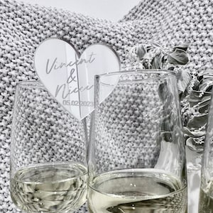 Berloque de acrílico em formato de coração para bebidas | Mapa de assentos personalizado, cartão de lugar, berloque de coquetel de champanhe, símbolo de casamento