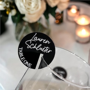Étiquette pour boisson en acrylique | Nom complet numéro de table personnalisé marque-place personnalisé flûte à champagne breloque cocktail mariage fiançailles poules anniversaire