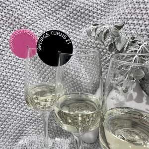 Etichetta per bevande in acrilico ad arco / Segnaposto personalizzato personalizzato personalizzato per tavolo da pranzo Champagne Cocktail Charm Argento Oro rosa Matrimonio Galline