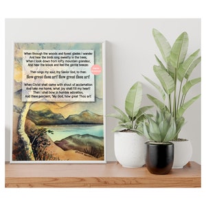Peut inclure: Une peinture à l'aquarelle d'un lac entouré de montagnes avec une citation sur la nature et la foi. La citation dit : "Quand je traverse les bois et les clairières de la forêt et que j'entends les oiseaux chanter doucement dans les arbres, quand je regarde de haut la grandeur des montagnes et que j'entends le ruisseau et que je sens la douce brise : Alors mon âme chante, mon Dieu Sauveur, à toi : Comme tu es grand ! Comme tu es grand ! Quand le Christ viendra avec un cri d'acclamation et me ramènera à la maison, quelle joie remplira mon cœur ! Alors je m'inclinerai en humble adoration, et je proclamerai : 'Mon Dieu, comme tu es grand !"