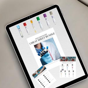 Puede incluir: Una tableta digital muestra un paquete de hojas de trucos de flebotomía. La imagen incluye varios tubos de extracción de sangre con tapones de colores y diagramas. El texto "Blush Lab Co" está en la parte superior.