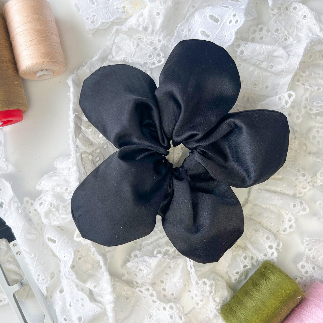 SANDY LIANG 6月までSALE໒꒱ ブラックリボンヘアアクセサリー Sandy liang scrunchie - Etsy 日本