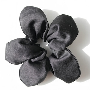 SANDY LIANG 6月までSALE໒꒱ ブラックリボンヘアアクセサリー Sandy liang scrunchie - Etsy 日本