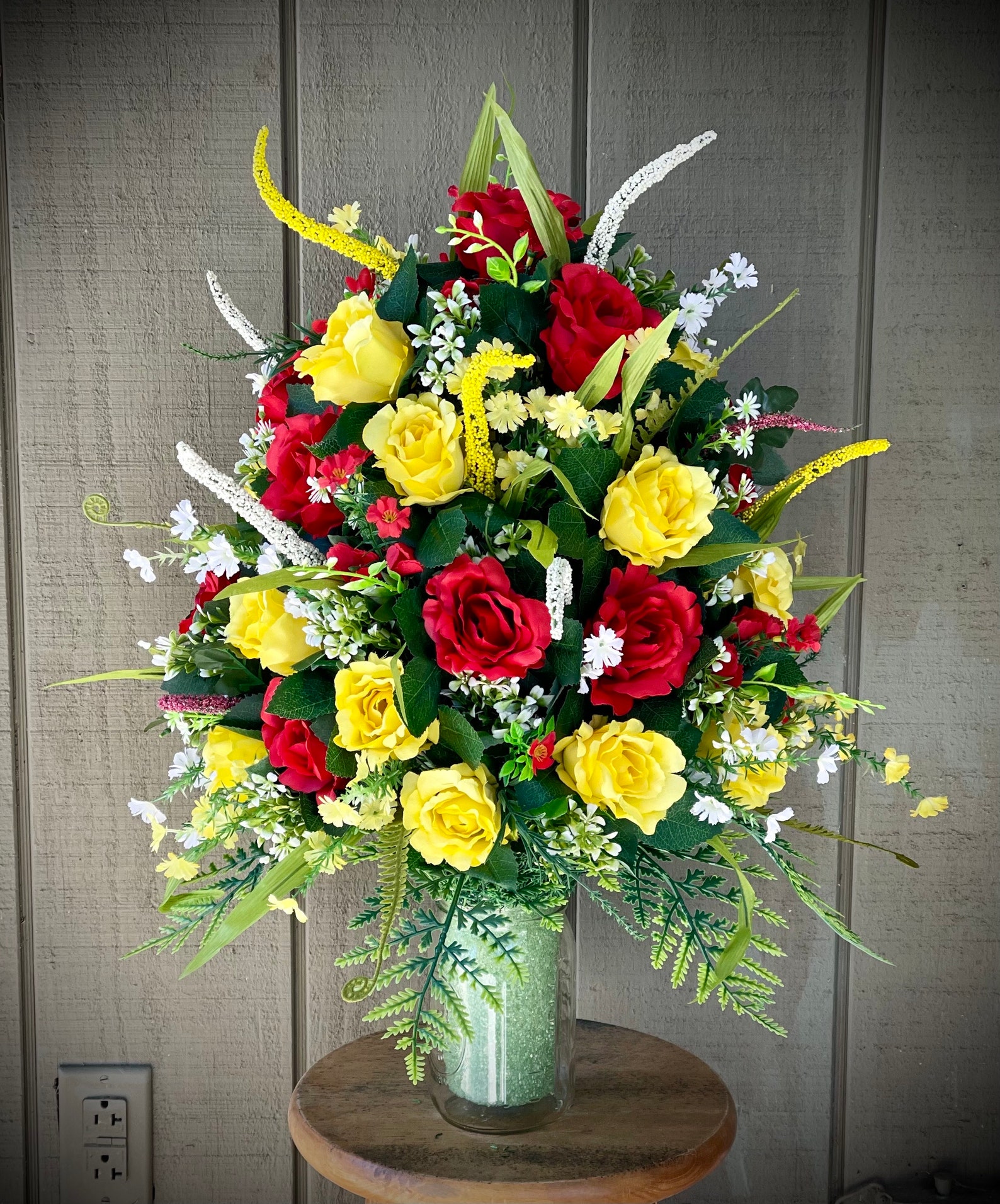 Elegant Summer Flower Arrangements for Graves: Honoring Loved Ones with Seasonal Beauty