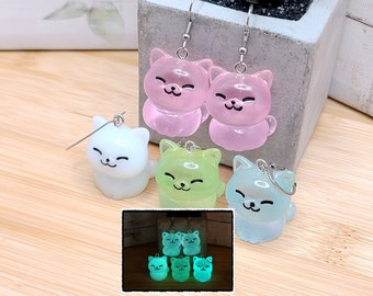 GLOW IN THE Dark Cat Pendientes Cat Lover Gift / Fat Cat Pendientes no coincidentes / Funky Kawaii Pendientes de resina / Novedad Lindos Pendientes de gato